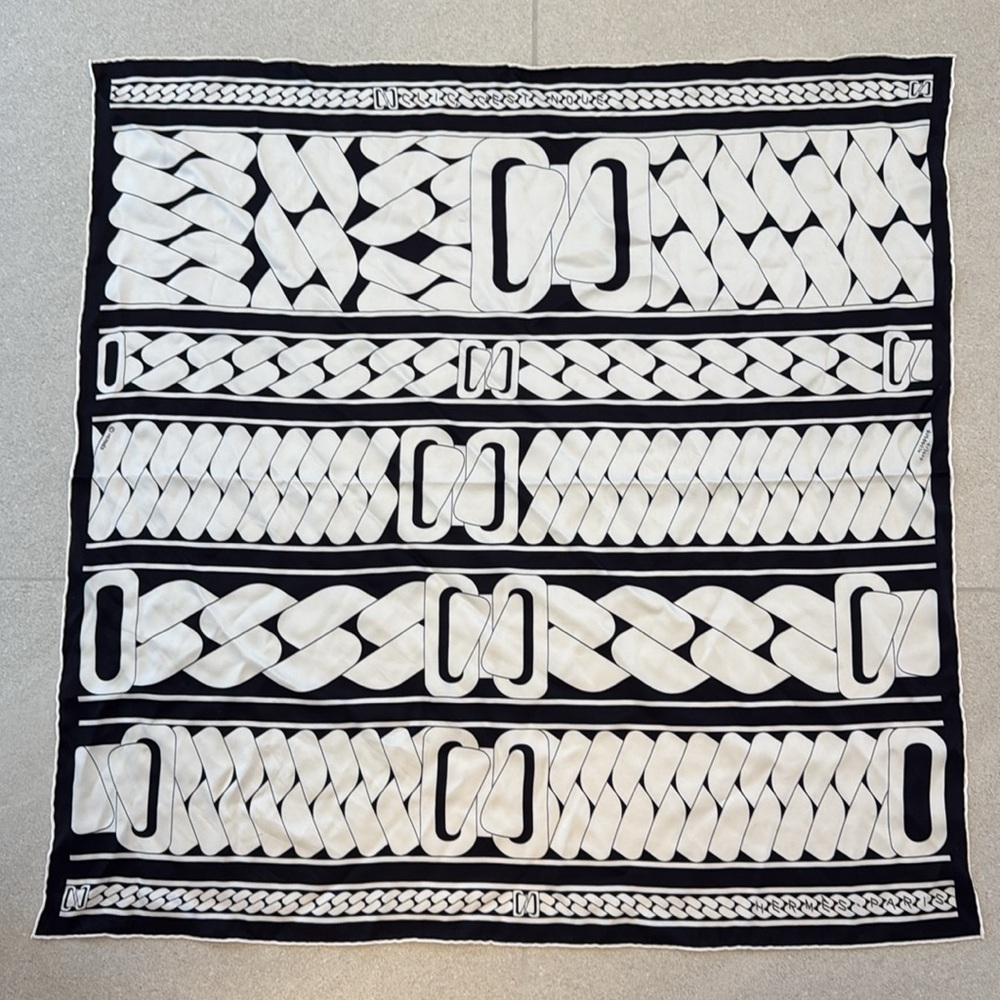 Hermès Clic, c'est noué Scarf! - Picture 6 of 13